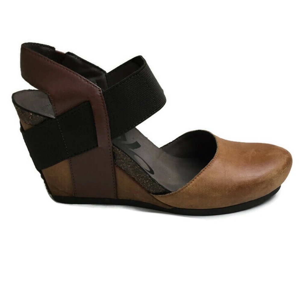 OTBT Rexburg Closed Toe Colorblock Wedges Size 7